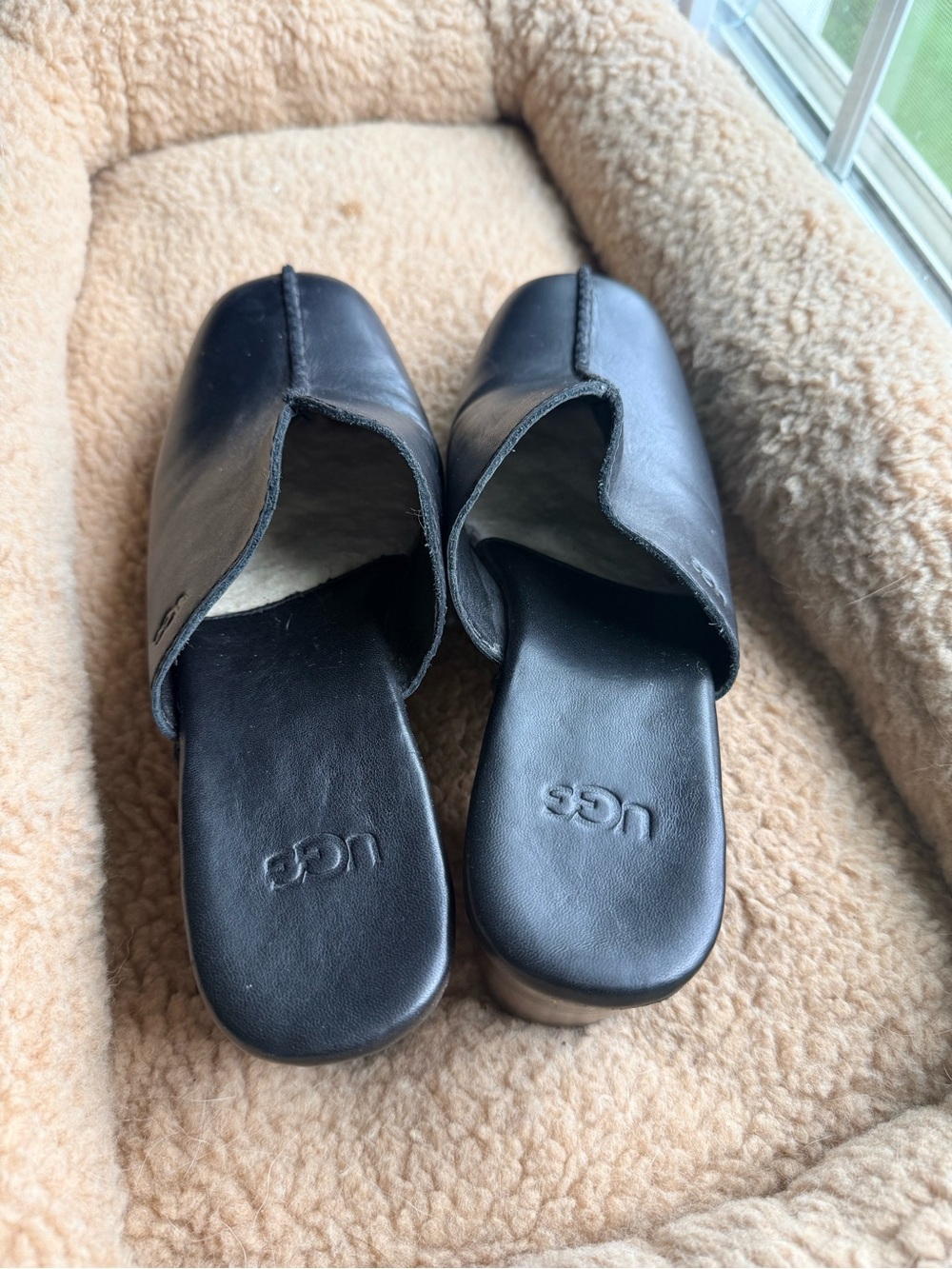 UGG Black Leather Platform Lug Sole Mules Clogs Wood Heel Size 8